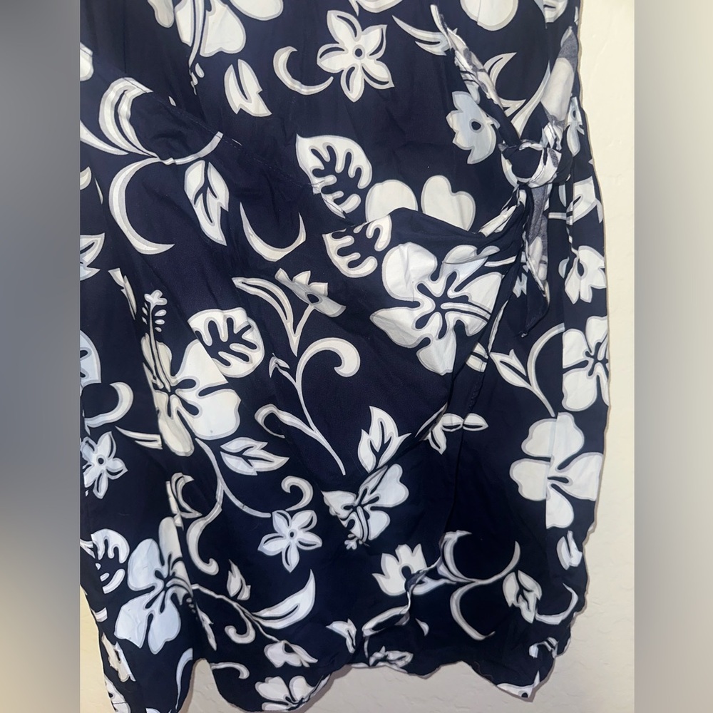 Hawaiian Floral Navy and White Summer Dress - Picture 5 of 9